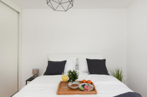 L&R luxury apartment